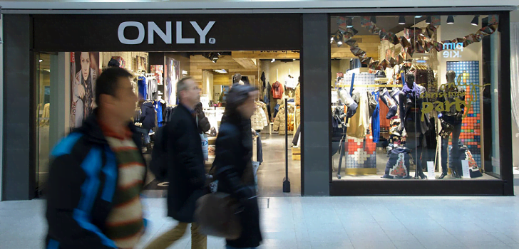 Bestseller asciende a Andr&eacute;s Contreras y lo coloca tambi&eacute;n al frente de EEUU y Canad&aacute;